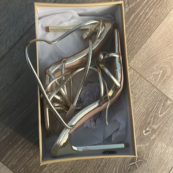 Women’s Gold Heals - Picture 5 of 6